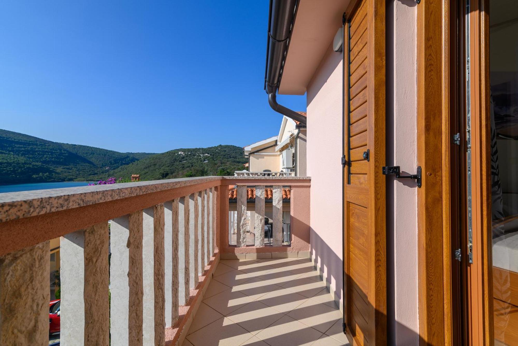 Apartments By The Sea Duga Luka - Prtlog, Labin - 2335 外观 照片